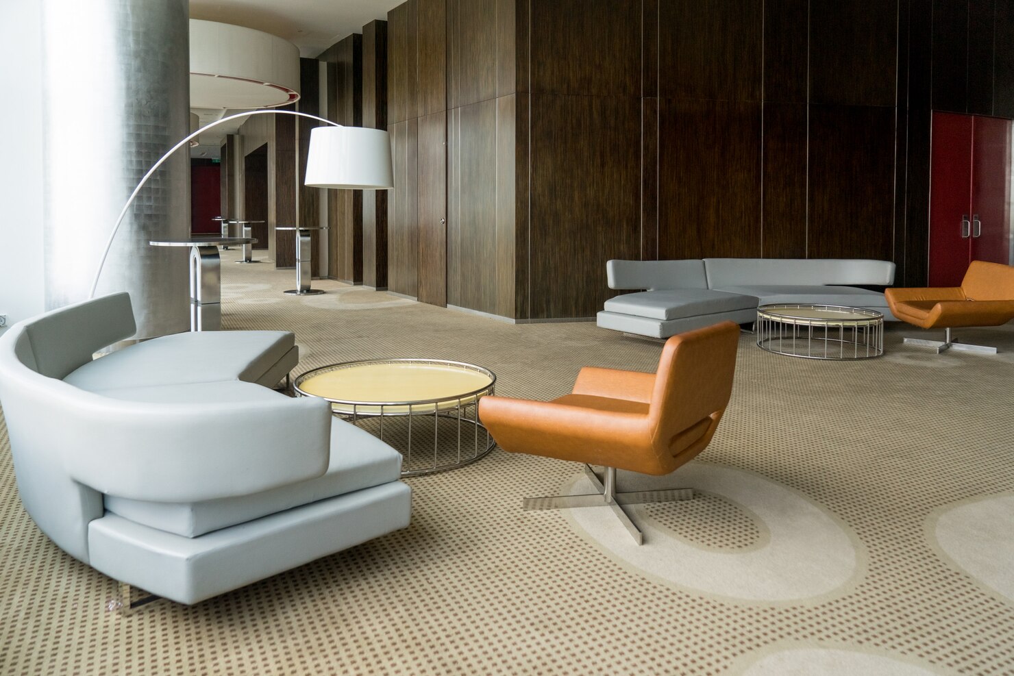 Stilvolle Geschäftsräume mit modernem Interior Design